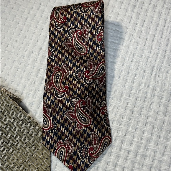 Pierre Cardin Gold and Red Paisley Tie Set - Picture 3 of 9